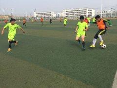 淮滨县青少年足球队与信阳体育中学足球队举行对抗赛
